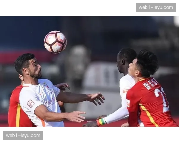 格拉纳达阵容大幅调整 保级路上战术磨合需时 格拉纳达阵容大幅调整 保级路上战术磨合需时