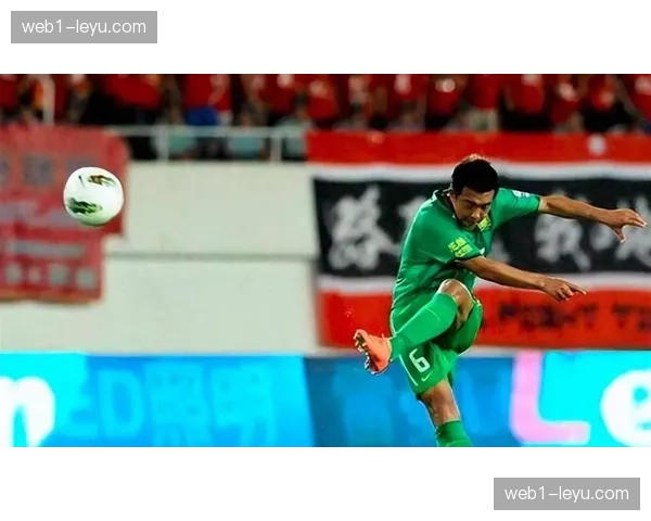 国安青训成果显现 18岁邓捷夫登顶跑动榜展现留洋价值 国安青训成果显现 18岁邓捷夫登顶跑动榜展现留洋价值